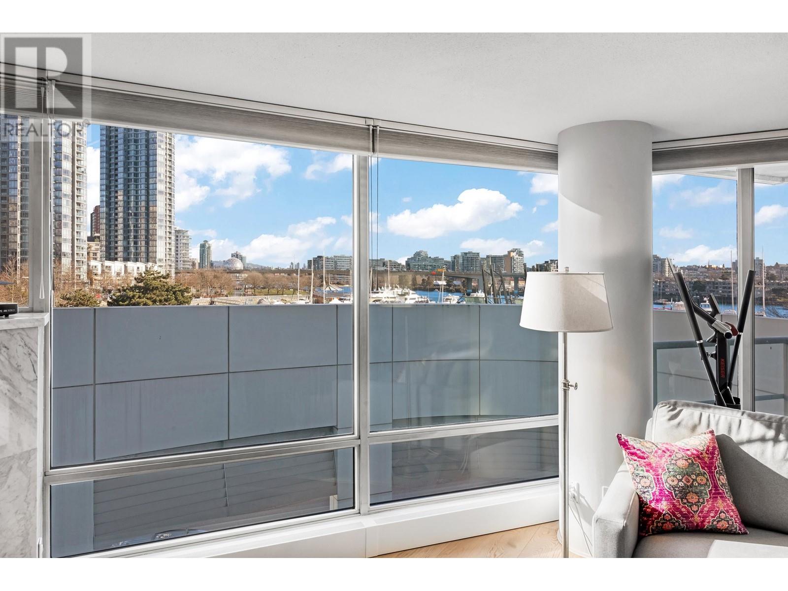 Listing Picture 16 of 26 : 305 1201 MARINASIDE CRESCENT, Vancouver / 溫哥華 - 魯藝地產 Yvonne Lu Group - MLS Medallion Club Member