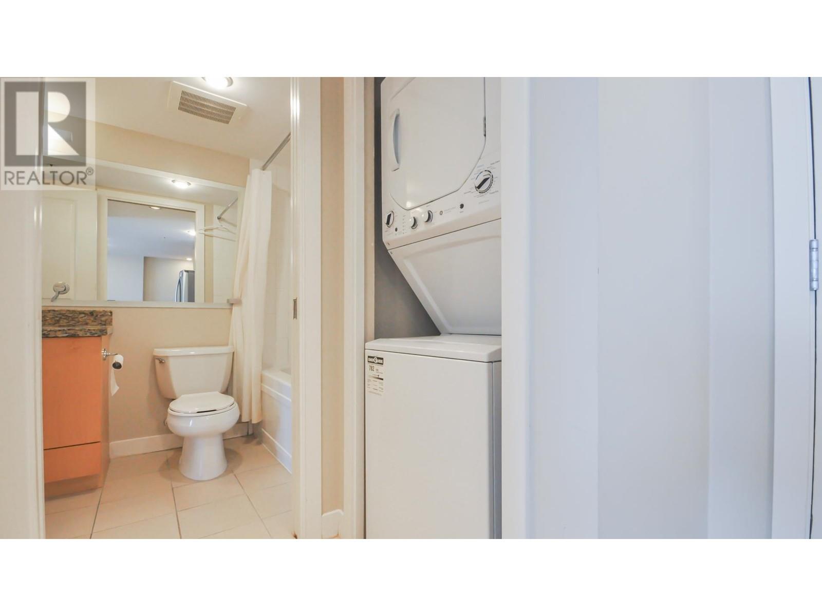 Listing Picture 11 of 21 : 1205 9180 HEMLOCK DRIVE, Richmond / 烈治文 - 魯藝地產 Yvonne Lu Group - MLS Medallion Club Member