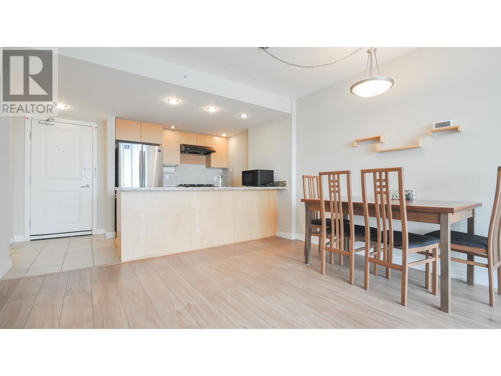 Listing Picture 5 of 21 : 1205 9180 HEMLOCK DRIVE, Richmond / 烈治文 - 魯藝地產 Yvonne Lu Group - MLS Medallion Club Member