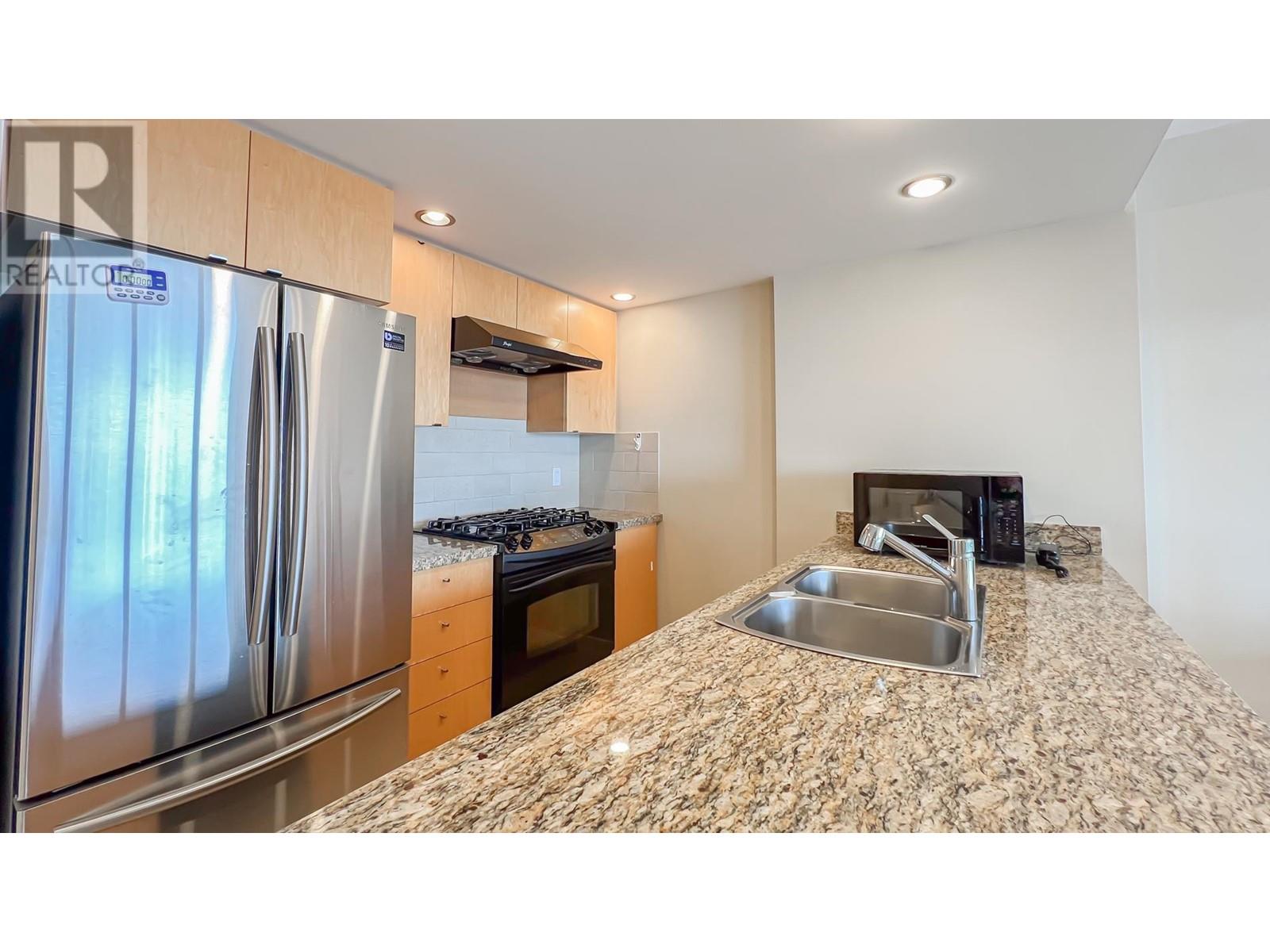 Listing Picture 3 of 21 : 1205 9180 HEMLOCK DRIVE, Richmond / 烈治文 - 魯藝地產 Yvonne Lu Group - MLS Medallion Club Member