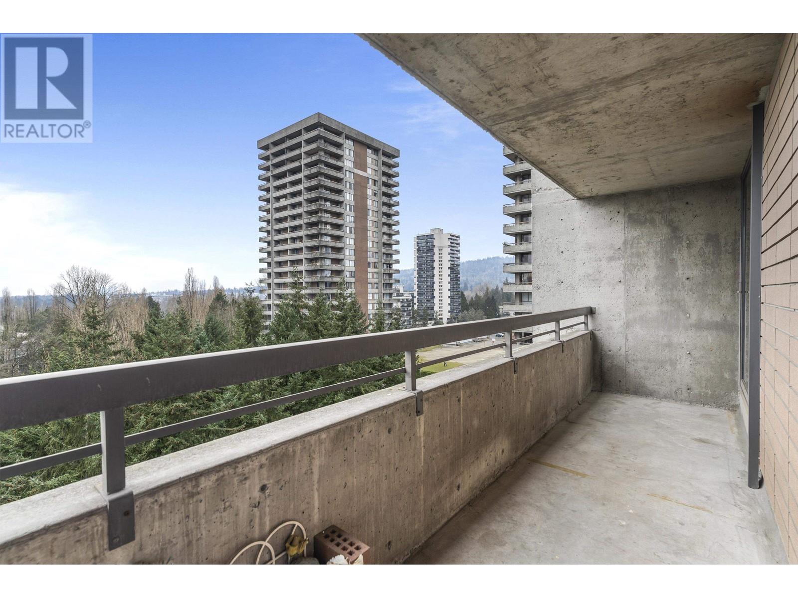 Listing Picture 12 of 26 : 1201 3771 BARTLETT COURT, Burnaby / 本拿比 - 魯藝地產 Yvonne Lu Group - MLS Medallion Club Member