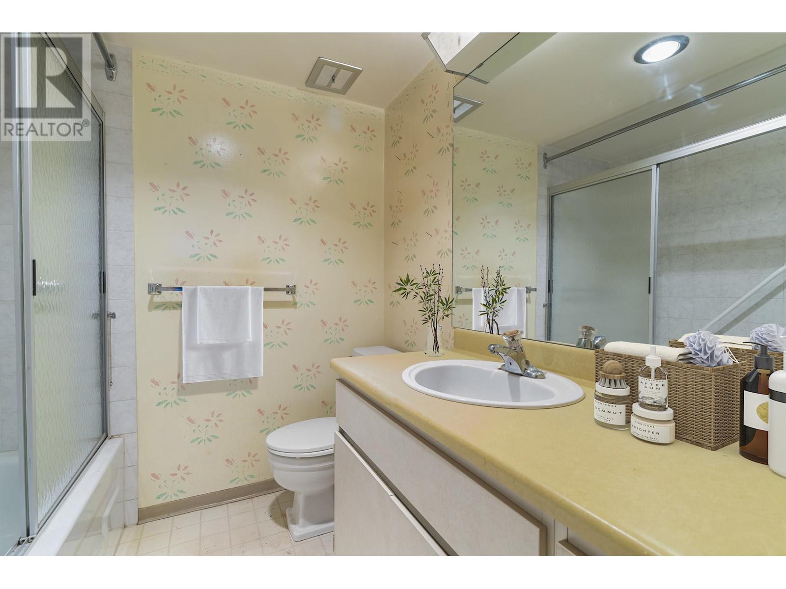 Listing Picture 9 of 26 : 1201 3771 BARTLETT COURT, Burnaby / 本拿比 - 魯藝地產 Yvonne Lu Group - MLS Medallion Club Member