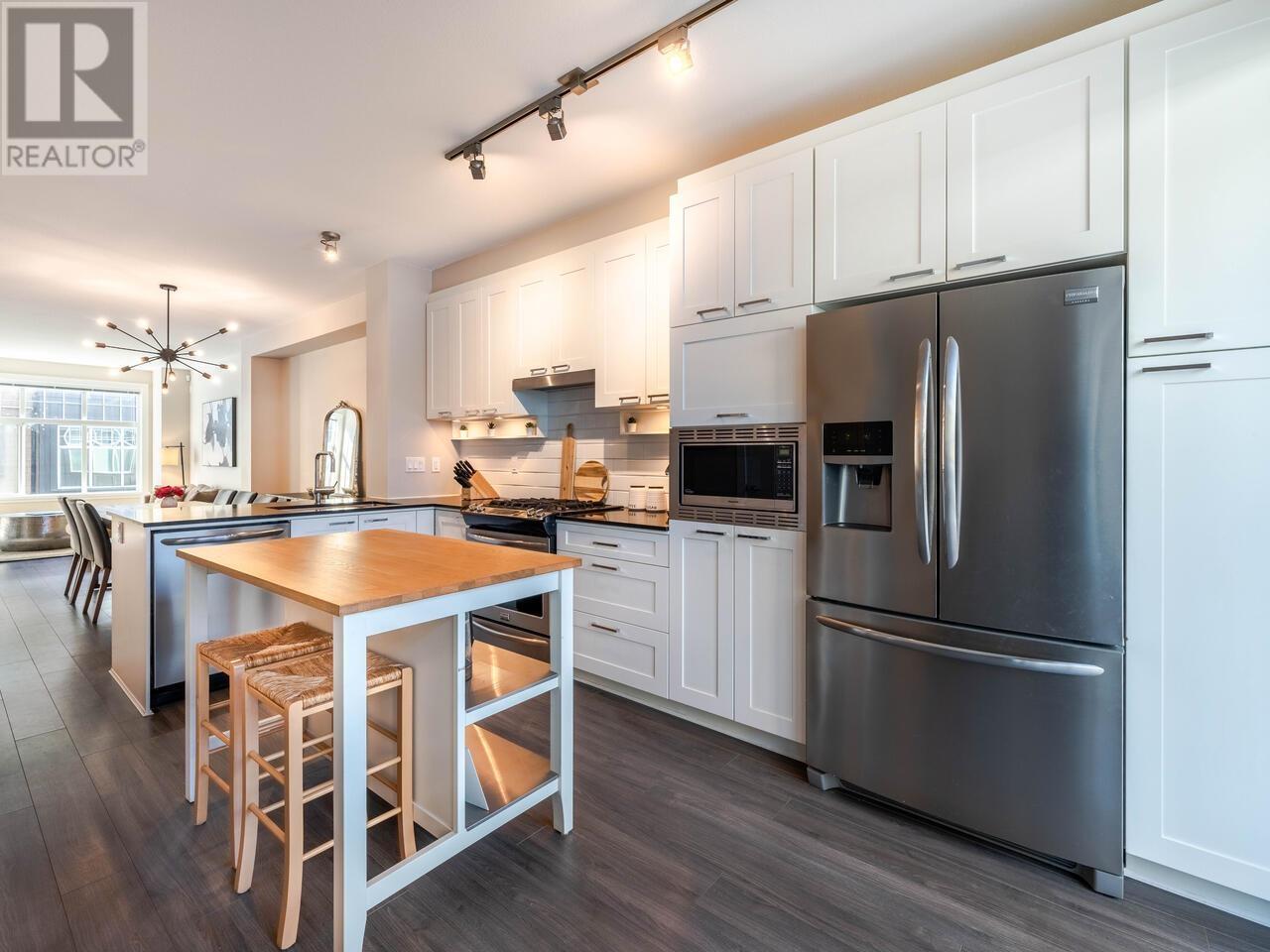 Listing Picture 11 of 27 : 42 6088 BERESFORD STREET, Burnaby / 本拿比 - 魯藝地產 Yvonne Lu Group - MLS Medallion Club Member