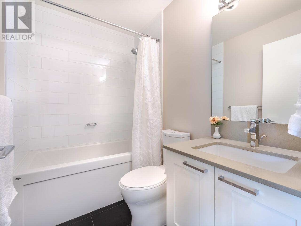 Listing Picture 21 of 27 : 42 6088 BERESFORD STREET, Burnaby / 本拿比 - 魯藝地產 Yvonne Lu Group - MLS Medallion Club Member