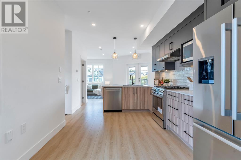 Property at 4 4829 48 AVENUE image 3
