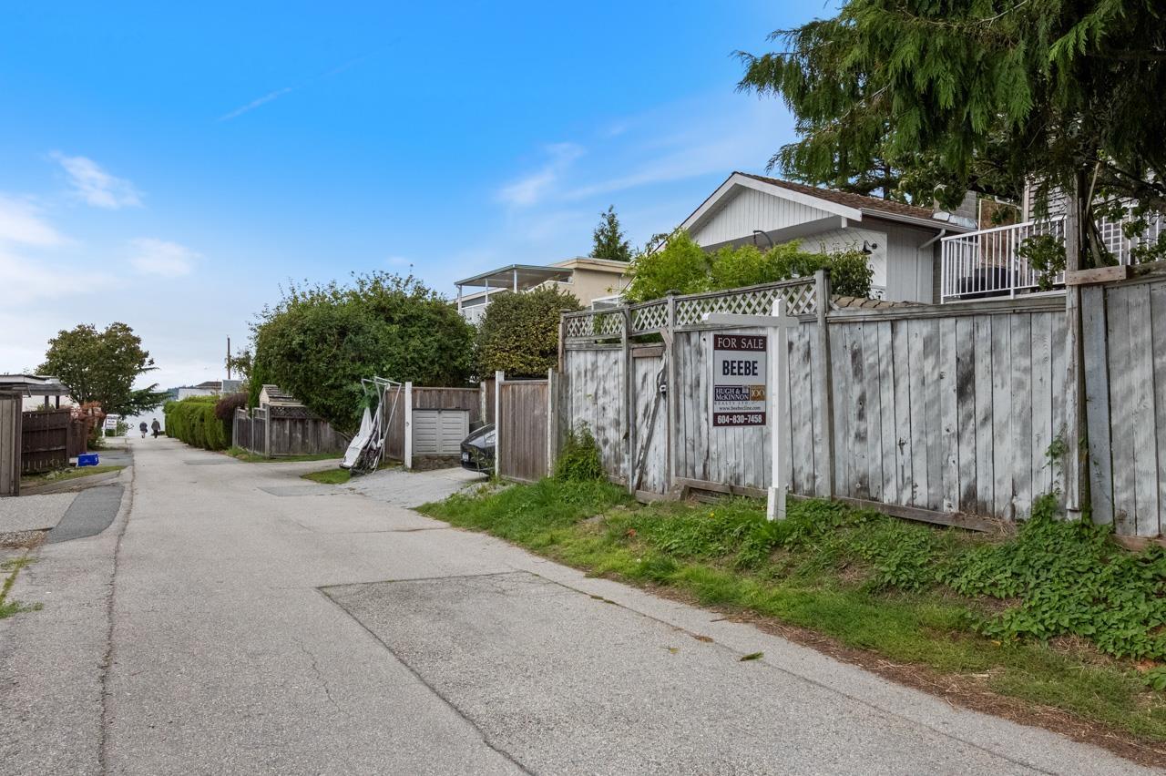 Property at 15176 BEACHVIEW AVENUE image 4