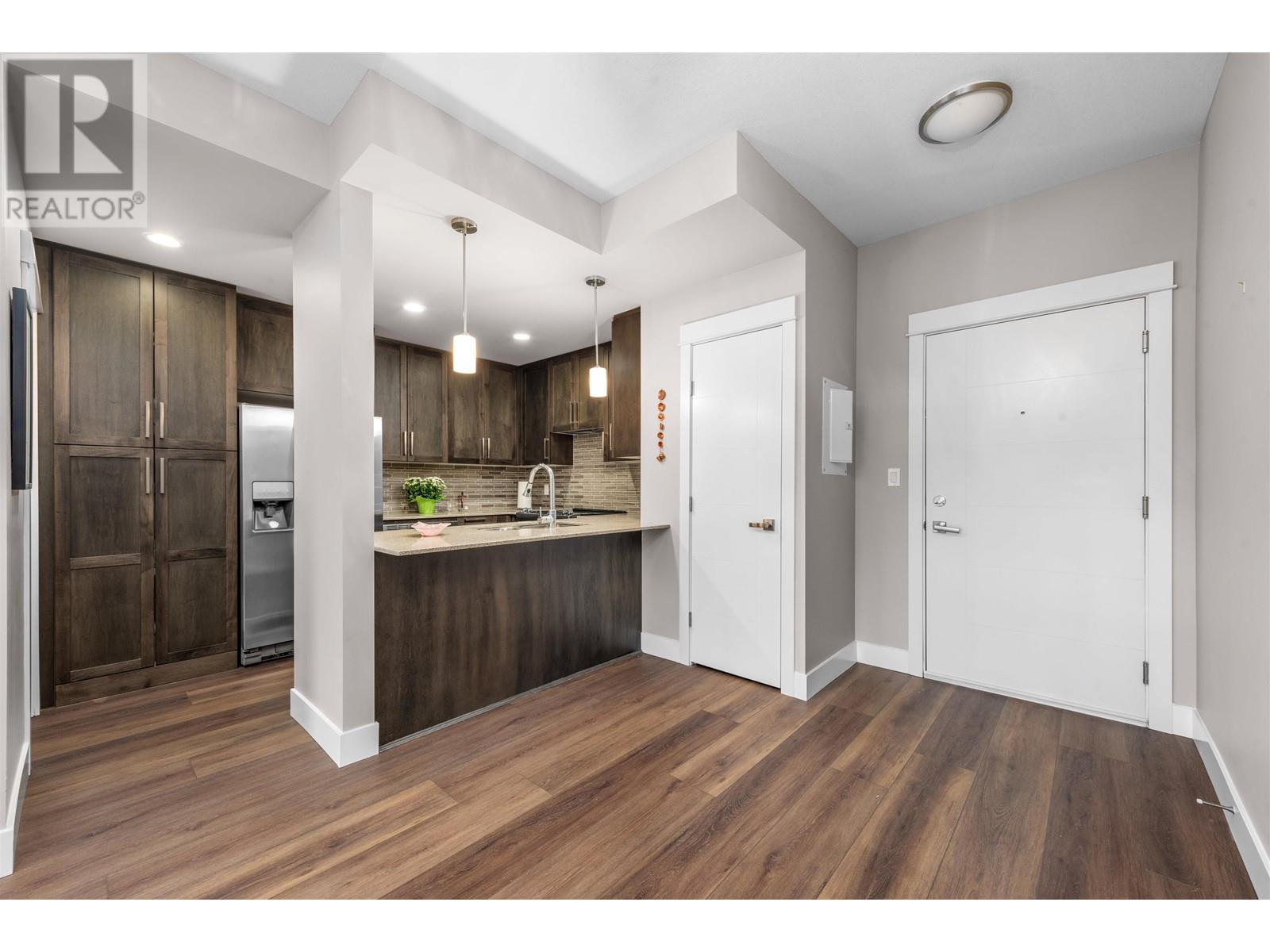 402 2495 Wilson Avenue, Port Coquitlam, British Columbia  V3C 0E4 - Photo 2 - R2965540
