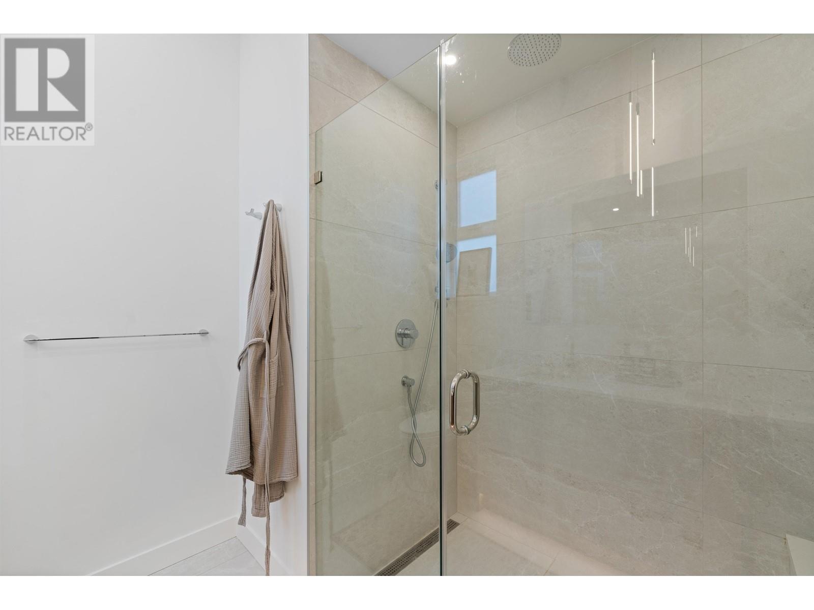 Listing Picture 20 of 35 : 258 E 37TH AVENUE, Vancouver / 溫哥華 - 魯藝地產 Yvonne Lu Group - MLS Medallion Club Member