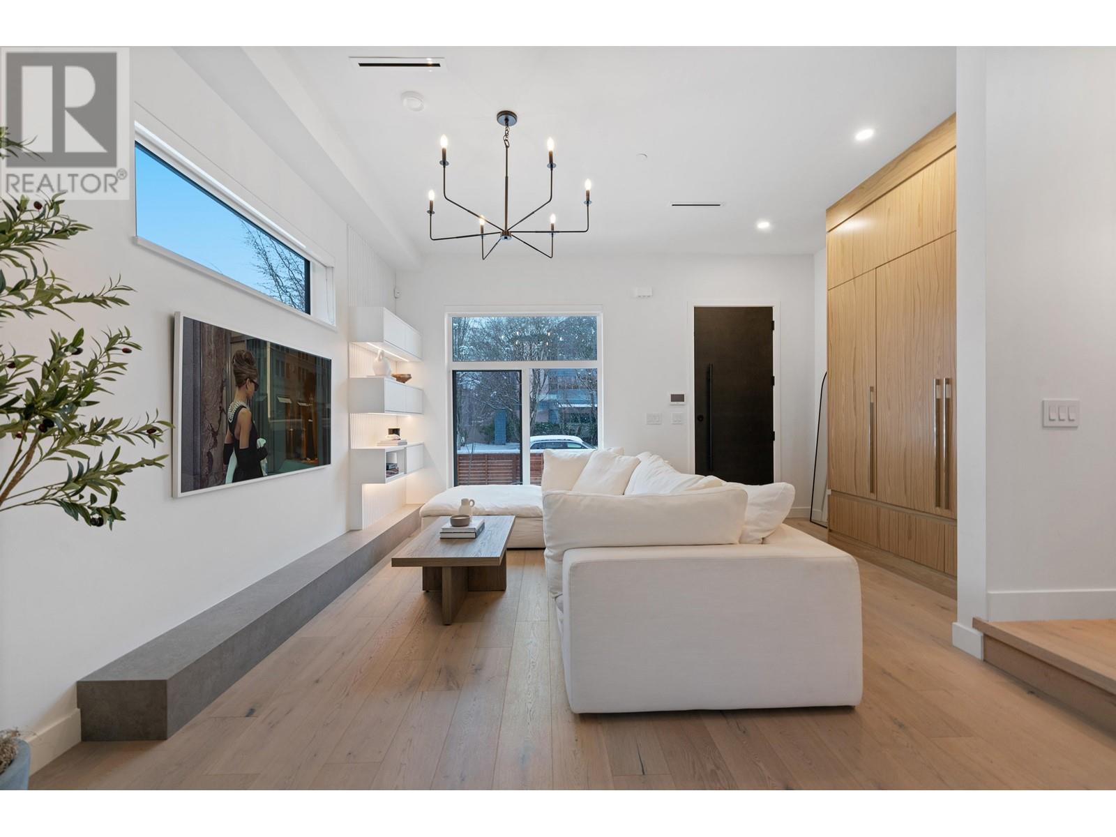 Listing Picture 4 of 35 : 258 E 37TH AVENUE, Vancouver / 溫哥華 - 魯藝地產 Yvonne Lu Group - MLS Medallion Club Member