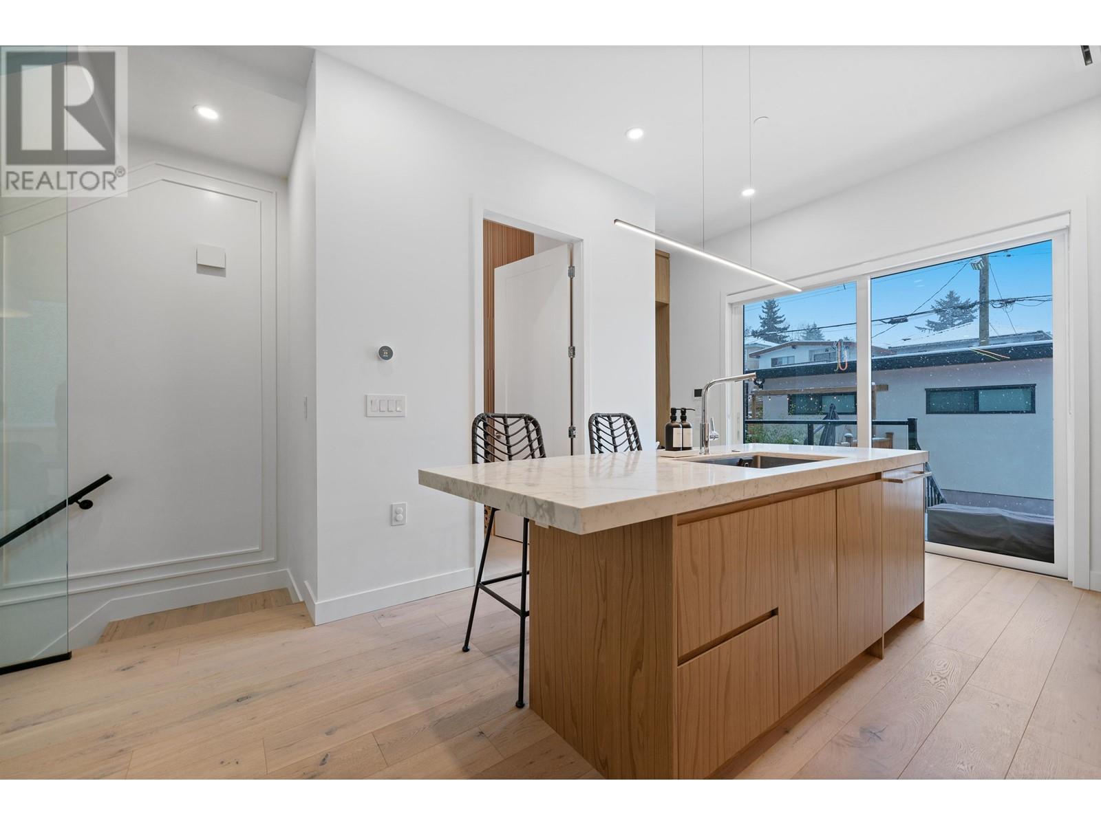 Listing Picture 8 of 35 : 258 E 37TH AVENUE, Vancouver / 溫哥華 - 魯藝地產 Yvonne Lu Group - MLS Medallion Club Member