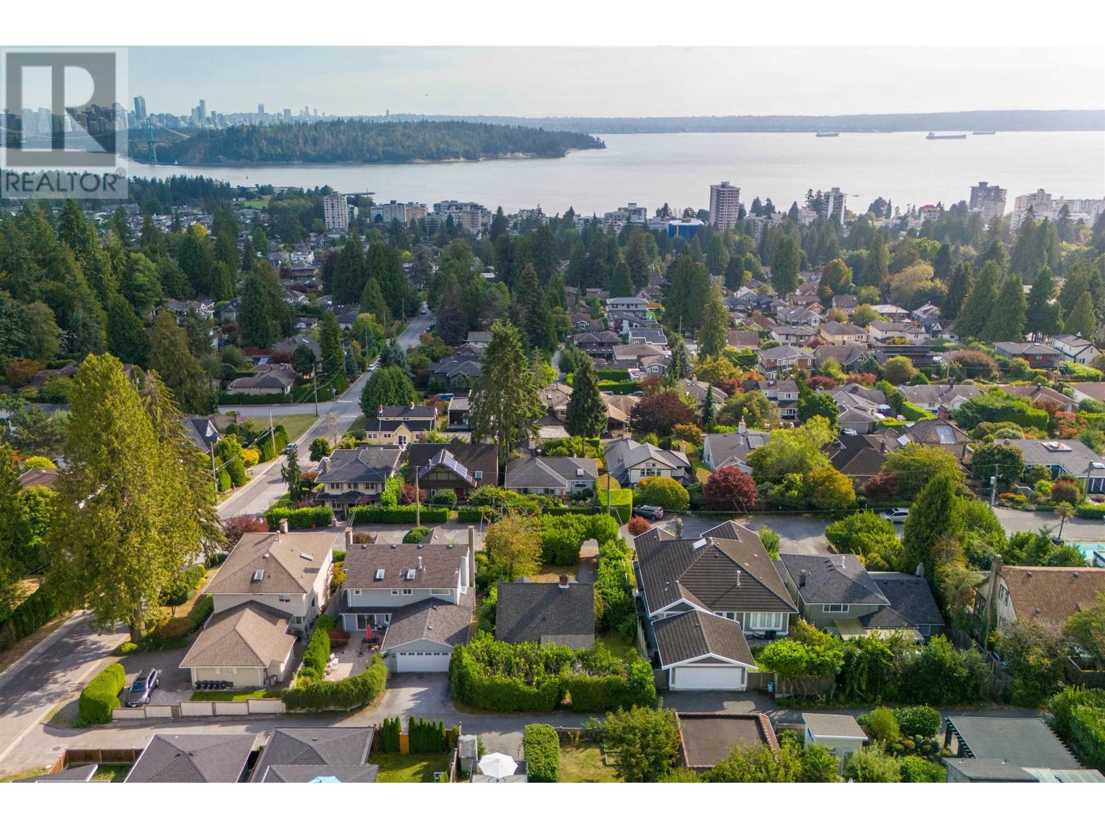 1427 Lawson Avenue, West Vancouver, British Columbia  V7T 2E9 - Photo 11 - R2965561