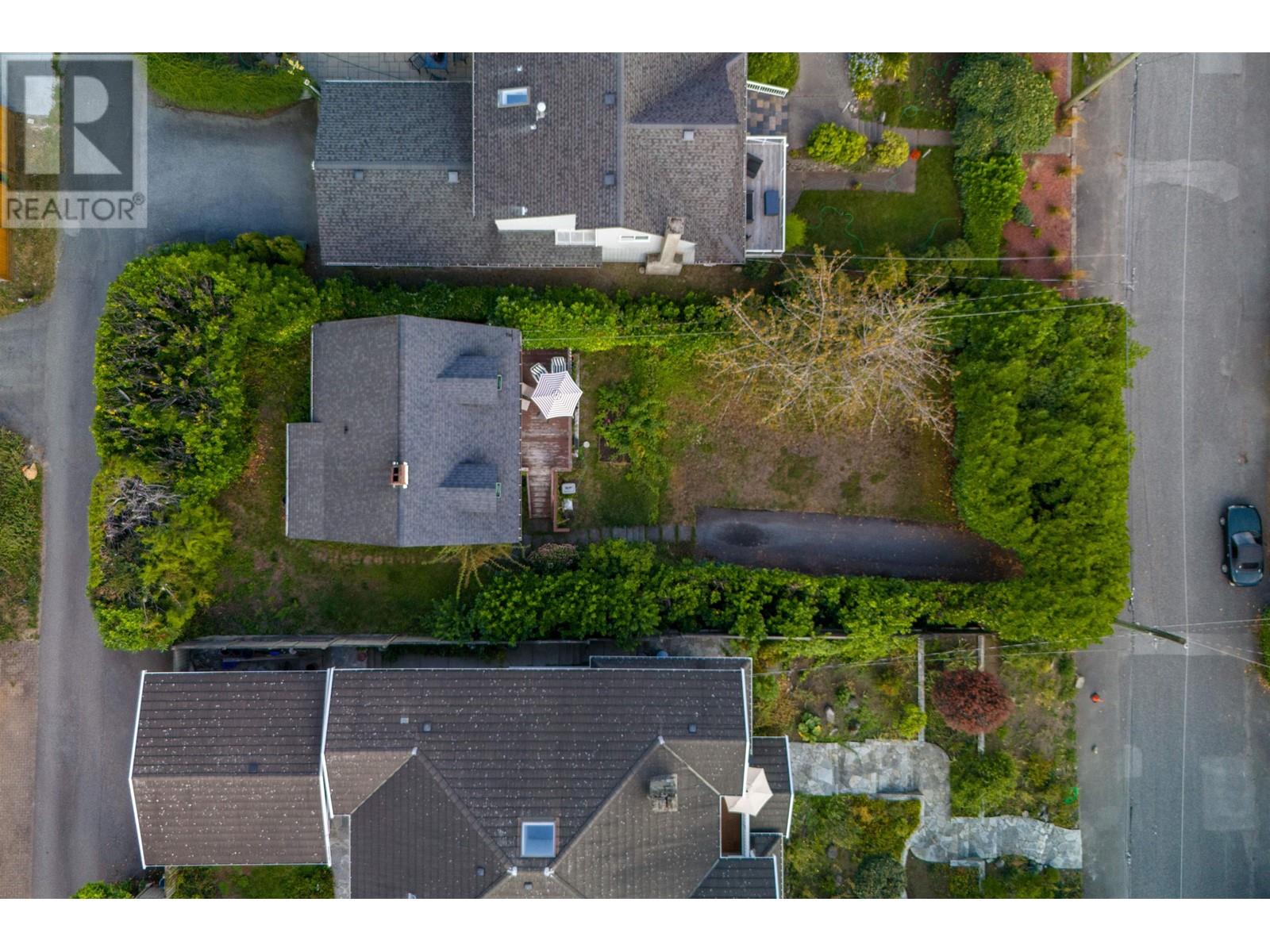 1427 Lawson Avenue, West Vancouver, British Columbia  V7T 2E9 - Photo 3 - R2965561