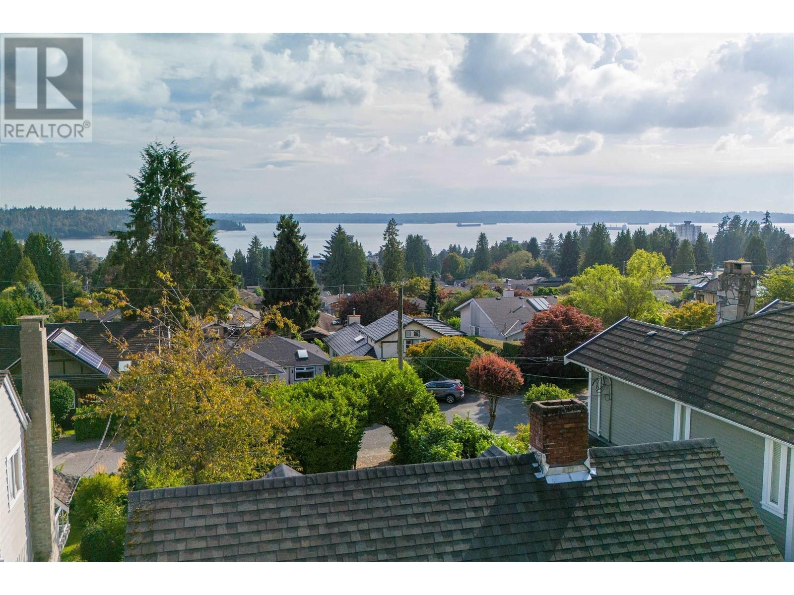 1427 Lawson Avenue, West Vancouver, British Columbia  V7T 2E9 - Photo 9 - R2965561