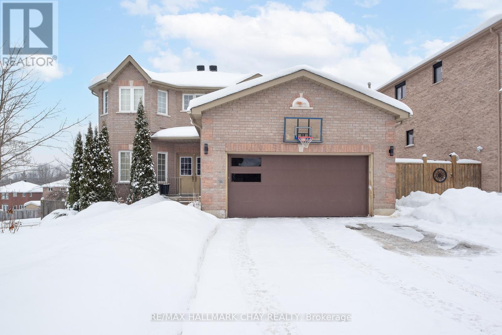 11 SPRINGWOOD COURT, Barrie, Ontario