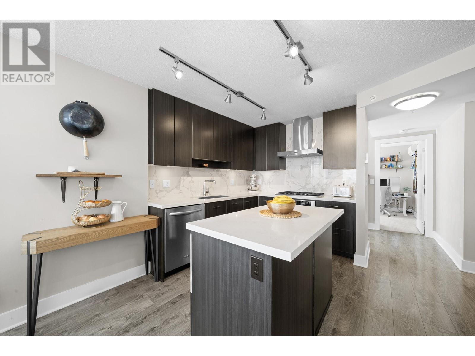 Listing Picture 2 of 40 : 3201 4189 HALIFAX STREET, Burnaby / 本拿比 - 魯藝地產 Yvonne Lu Group - MLS Medallion Club Member
