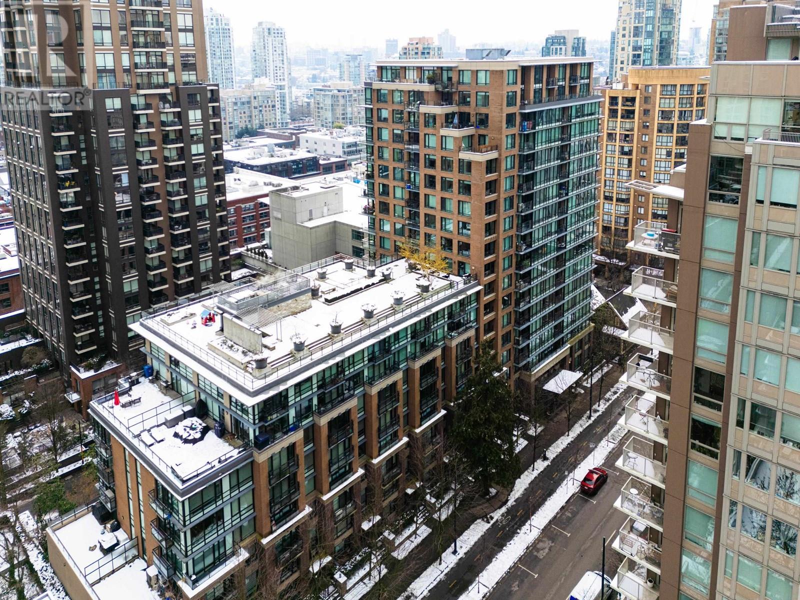 Listing Picture 32 of 37 : 103 1088 RICHARDS STREET, Vancouver / 溫哥華 - 魯藝地產 Yvonne Lu Group - MLS Medallion Club Member