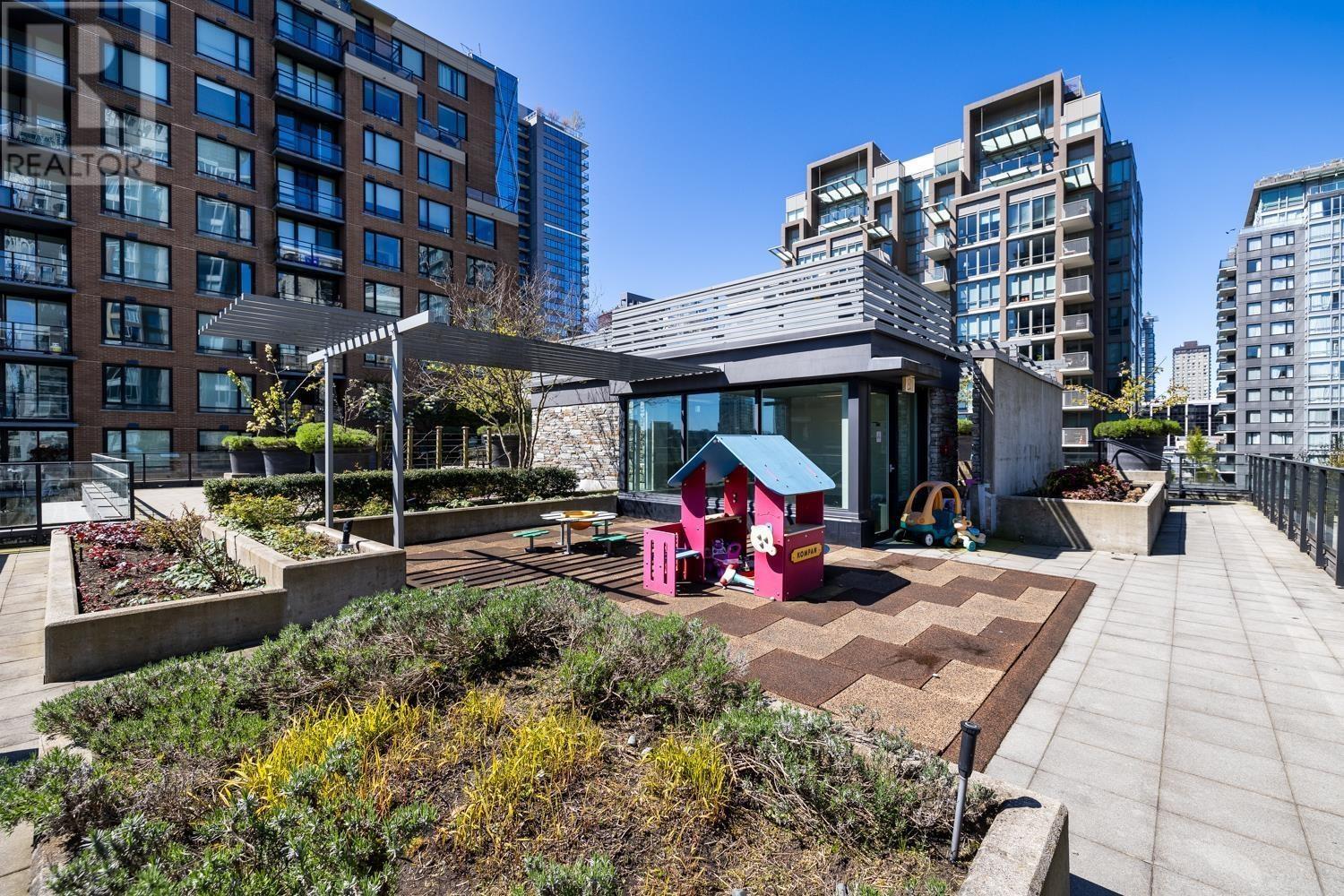 Listing Picture 35 of 37 : 103 1088 RICHARDS STREET, Vancouver / 溫哥華 - 魯藝地產 Yvonne Lu Group - MLS Medallion Club Member