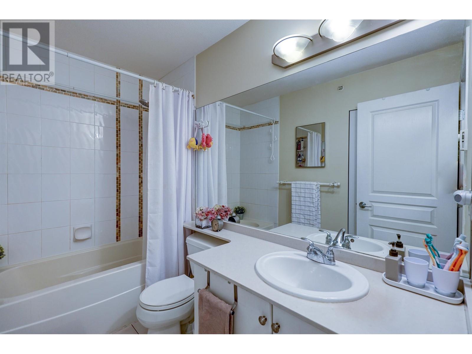 Listing Picture 11 of 20 : 62 7128 STRIDE AVENUE, Burnaby / 本拿比 - 魯藝地產 Yvonne Lu Group - MLS Medallion Club Member