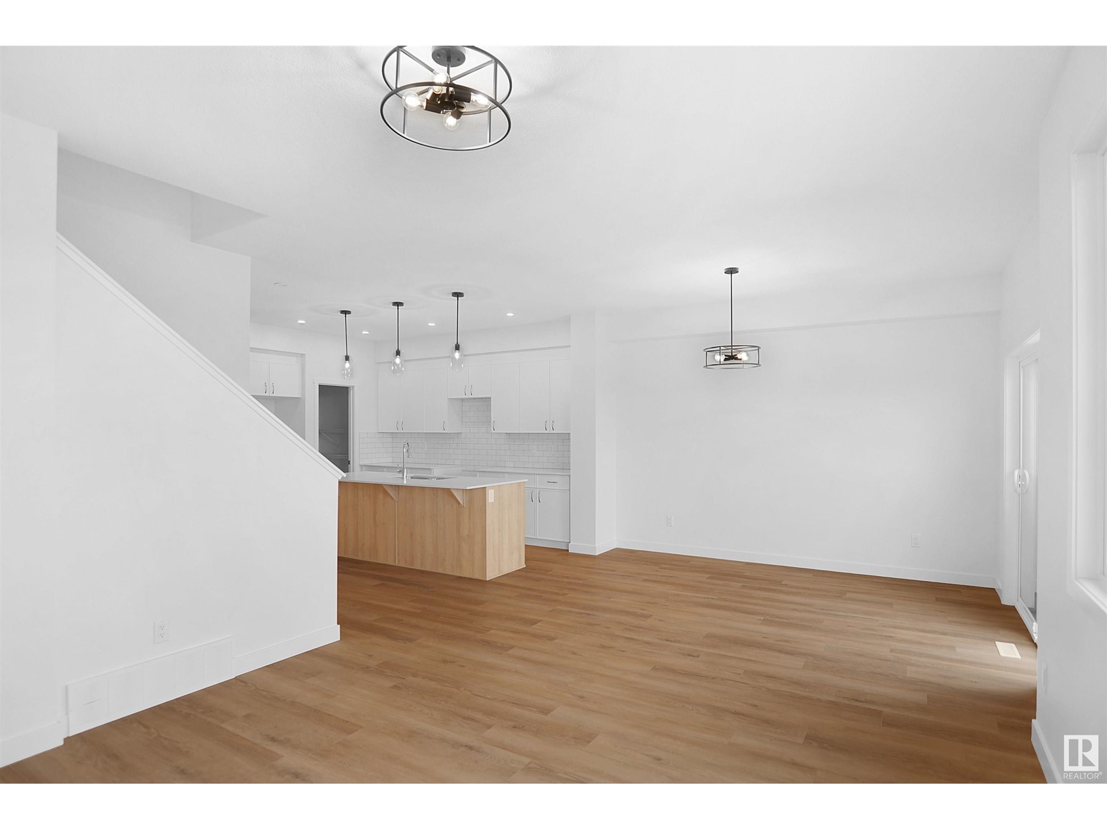 Property at 1332 11 AV NW image 3