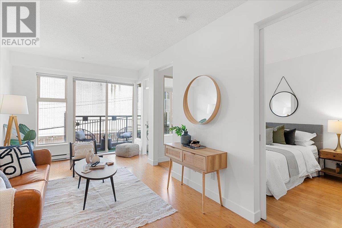 Listing Picture 2 of 26 : 210 205 E 10TH AVENUE, Vancouver / 溫哥華 - 魯藝地產 Yvonne Lu Group - MLS Medallion Club Member