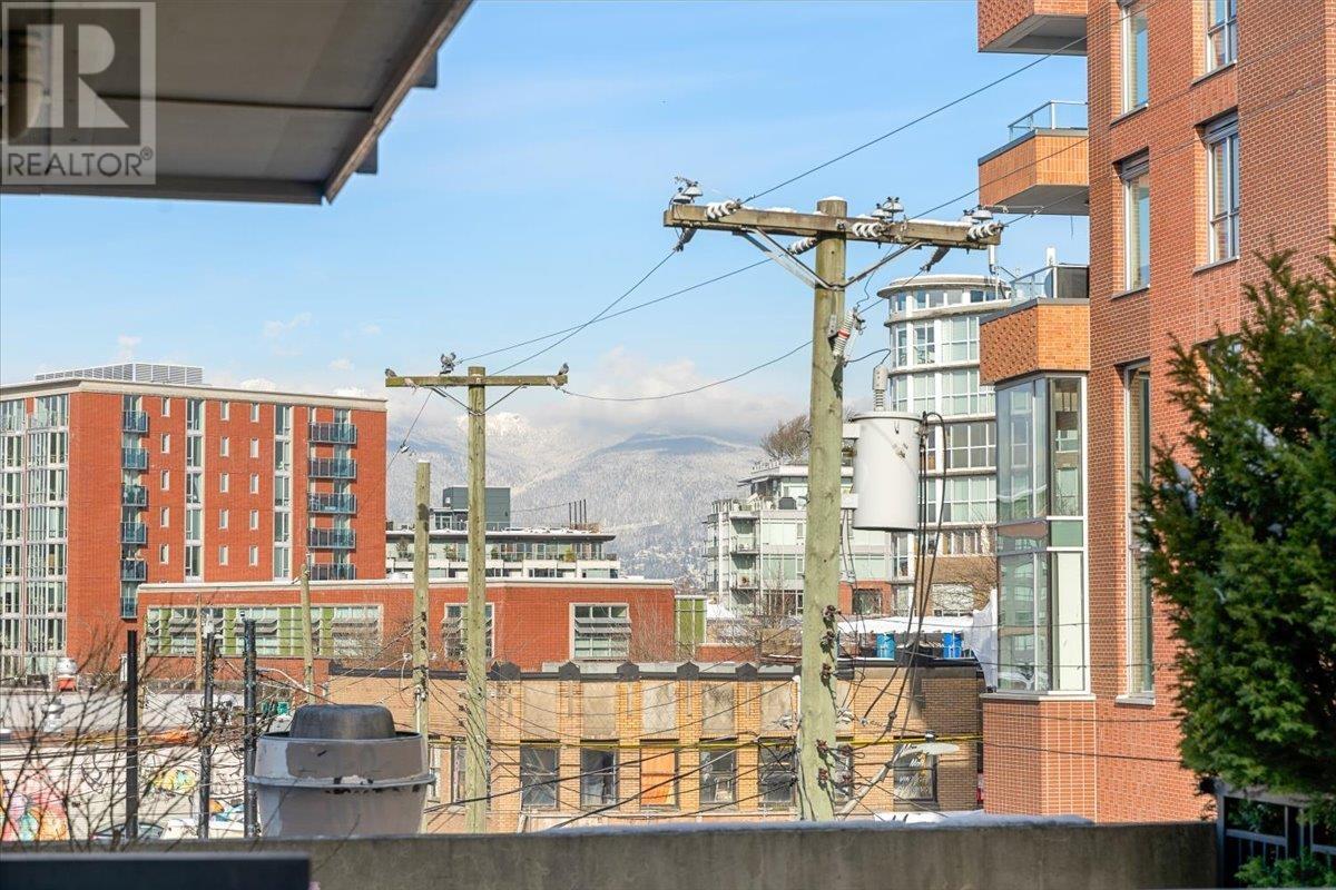 Listing Picture 20 of 26 : 210 205 E 10TH AVENUE, Vancouver / 溫哥華 - 魯藝地產 Yvonne Lu Group - MLS Medallion Club Member