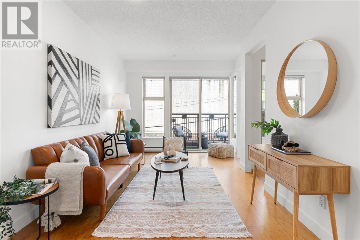 Listing Picture 8 of 26 : 210 205 E 10TH AVENUE, Vancouver / 溫哥華 - 魯藝地產 Yvonne Lu Group - MLS Medallion Club Member