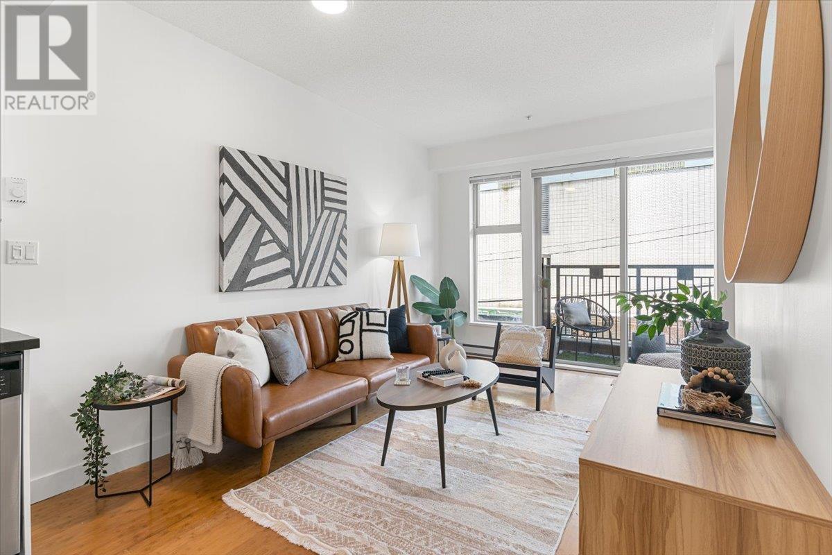 Listing Picture 7 of 26 : 210 205 E 10TH AVENUE, Vancouver / 溫哥華 - 魯藝地產 Yvonne Lu Group - MLS Medallion Club Member