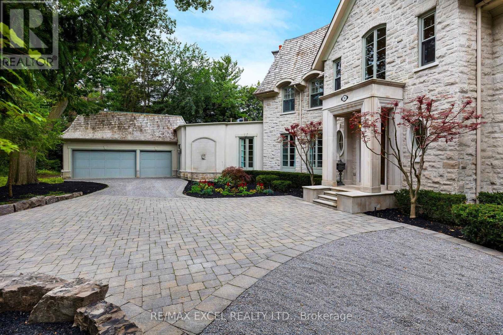 Property at 36 OLD YONGE STREET image 3
