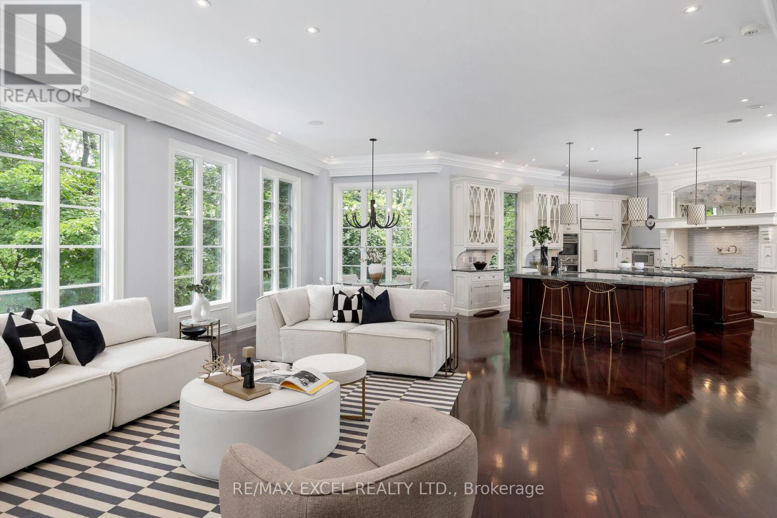 Property at 36 OLD YONGE STREET image 5