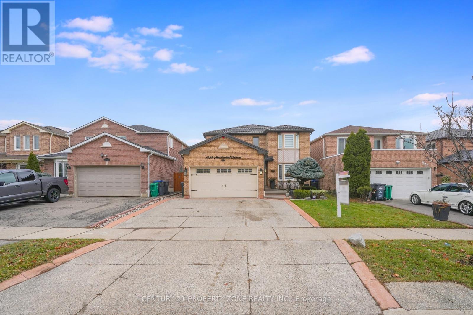Property at 1639 MEADOWFIELD CRESCENT image 1