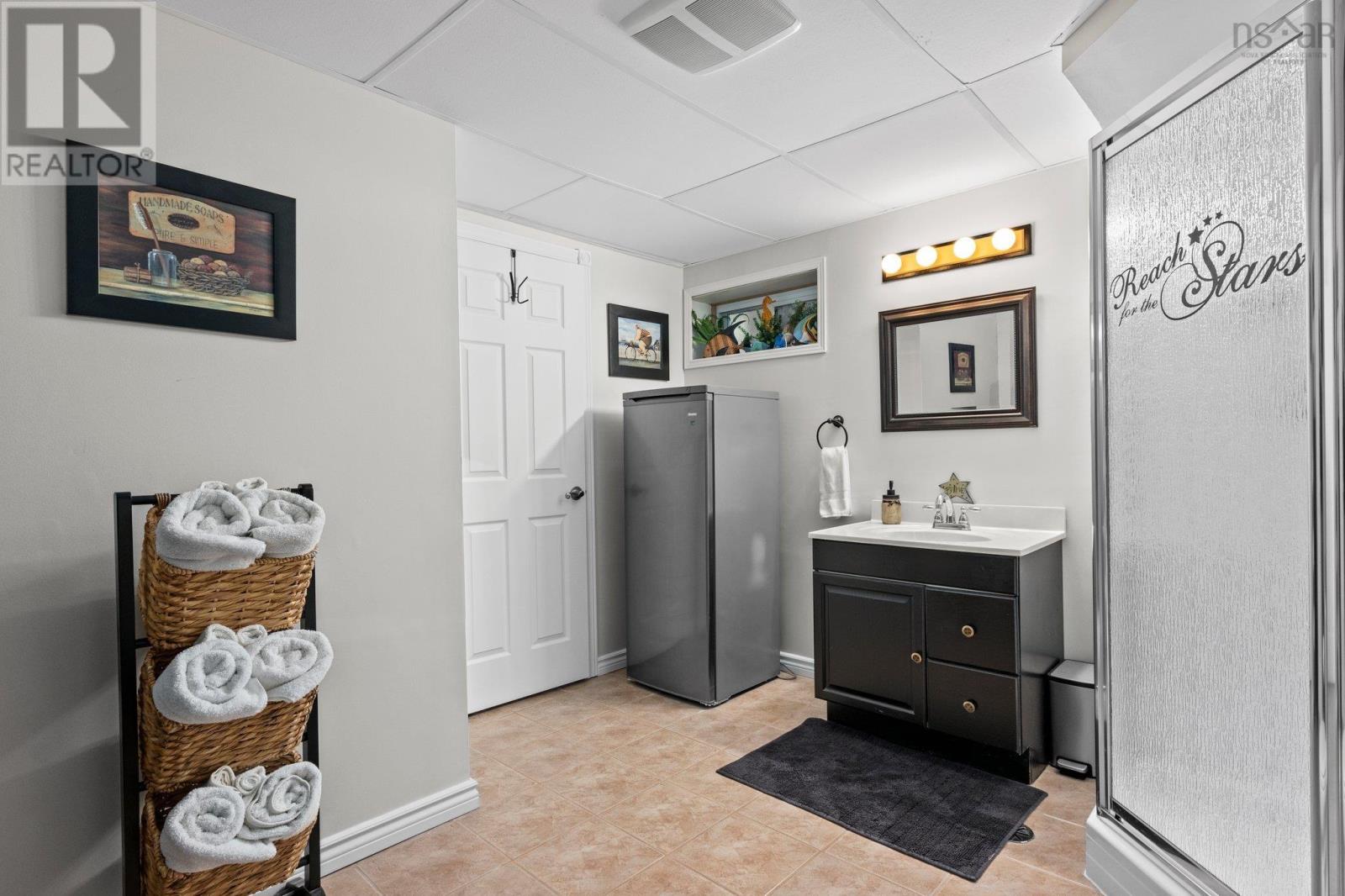 19 Sidney Crescent, Eastern Passage, Nova Scotia  B3G 1H8 - Photo 32 - 202502676