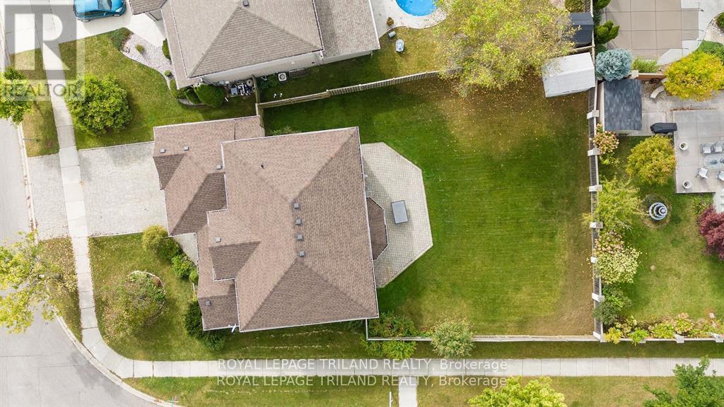 Property at 328 PLANE TREE DRIVE image 3