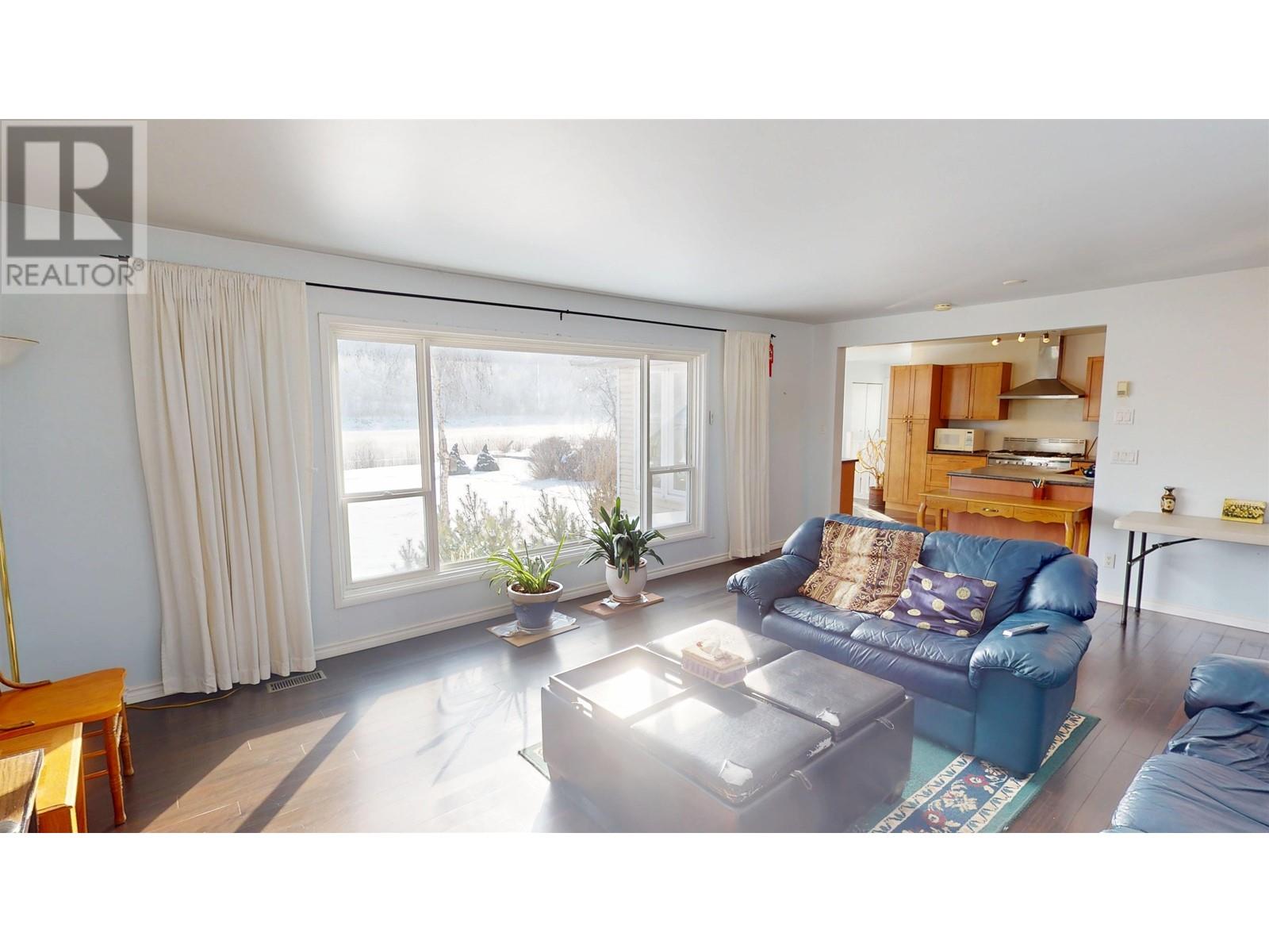 Property at 372 ROLPH STREET image 2