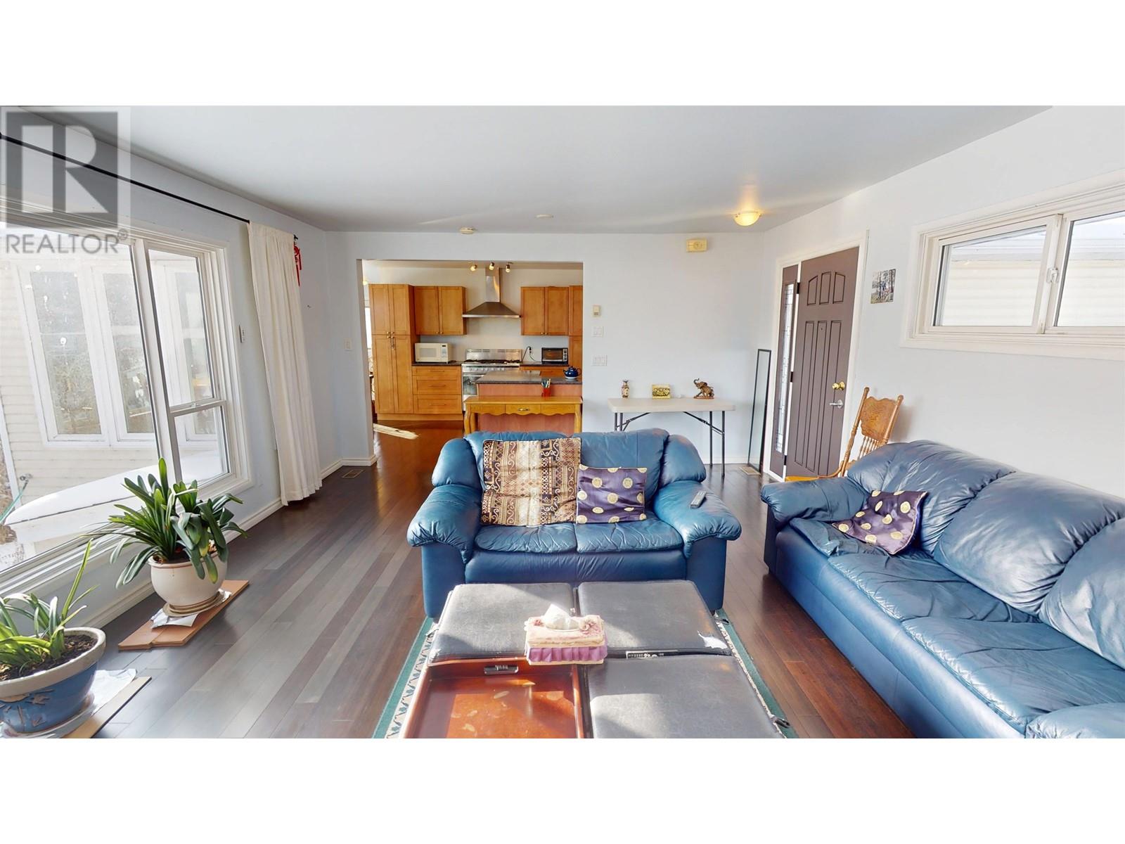 Property at 372 ROLPH STREET image 5