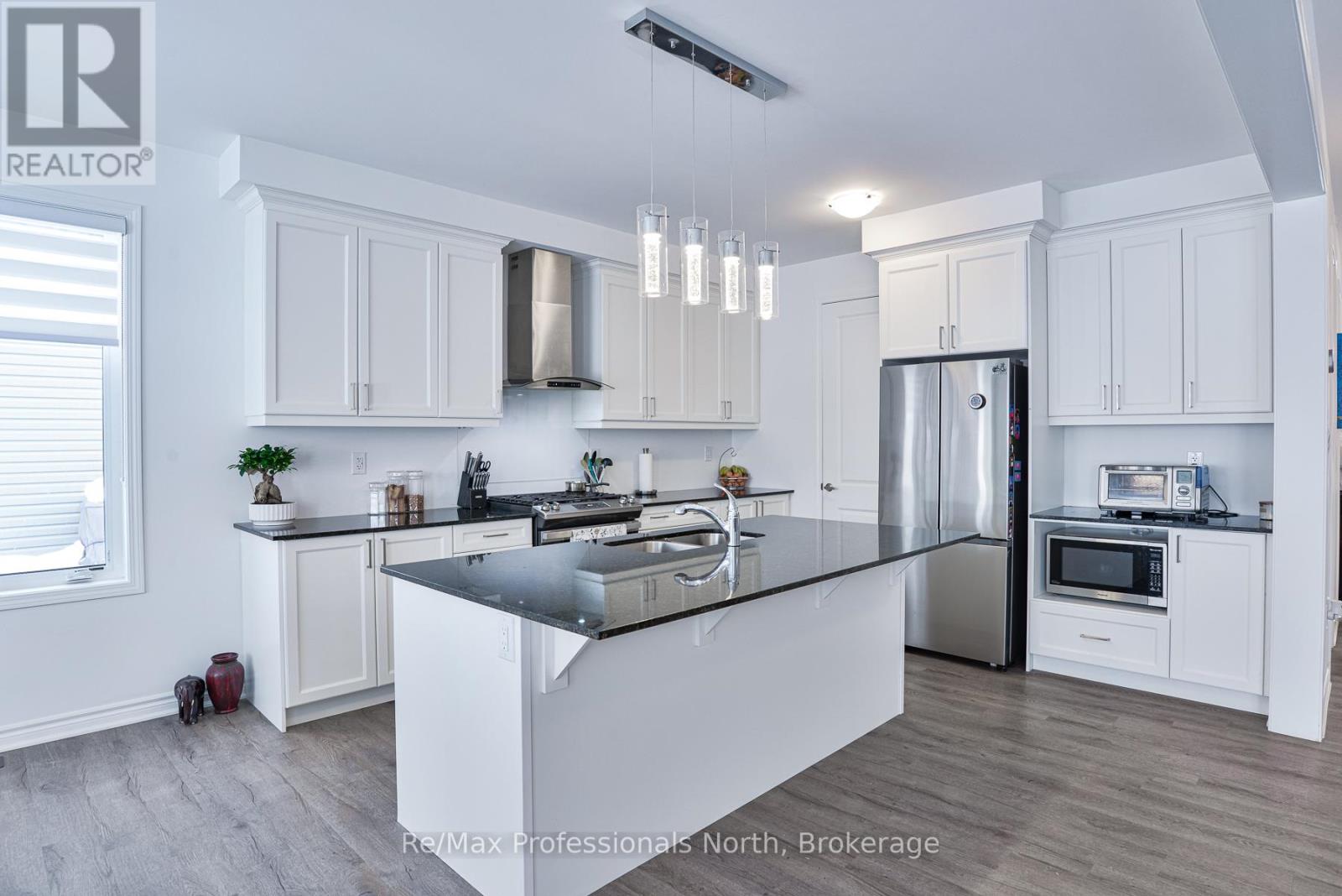 35 Dyer Crescent, Bracebridge, Ontario  P1L 0N4 - Photo 3 - X11947703
