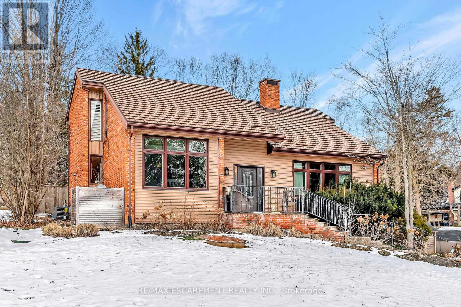 101 Hillcrest Avenue, Hamilton, Ontario  L9H 4X4 - Photo 2 - X11966898