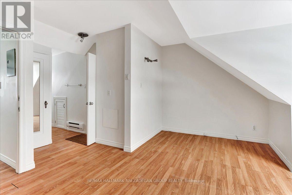 Upper Fl - 138 Booth Avenue, Toronto, Ontario  M4M 2M4 - Photo 15 - E11967058