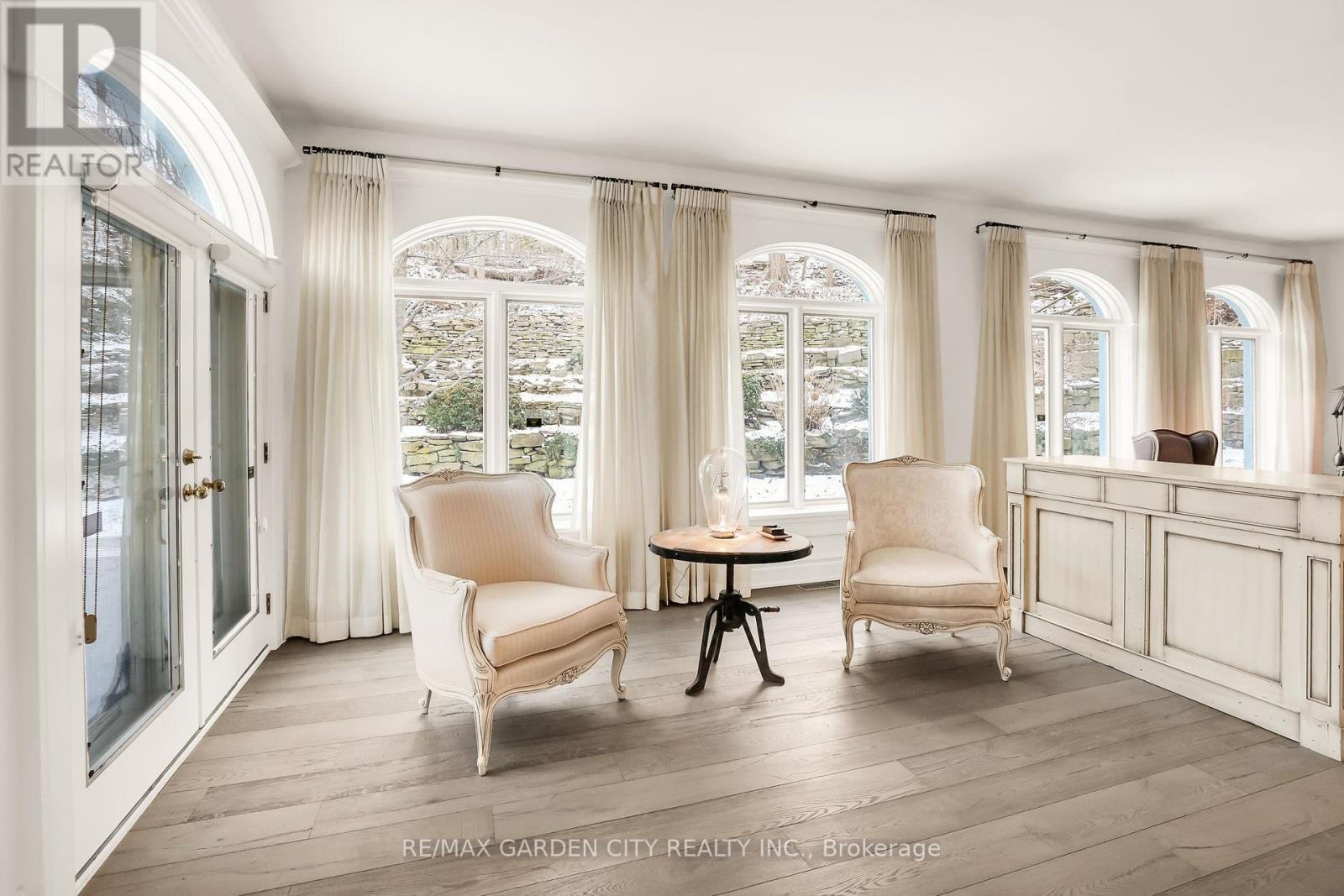 Property at 129 MAIN STREET W image 1