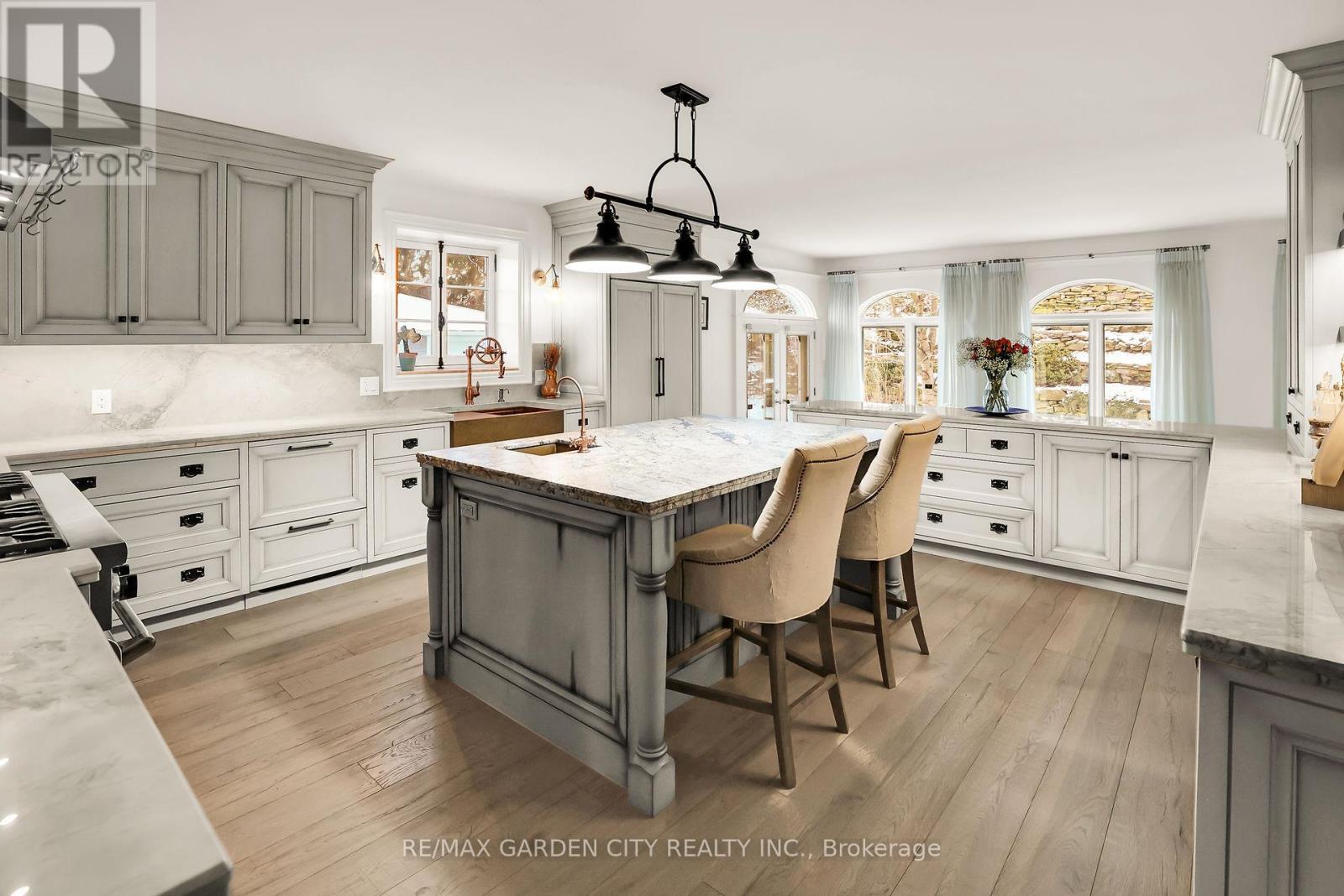 Property at 129 MAIN STREET W image 3