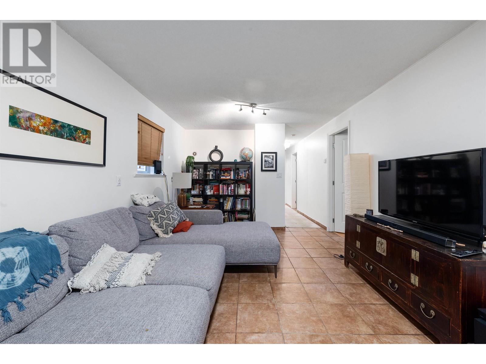 Listing Picture 11 of 23 : 2590 E GEORGIA STREET, Vancouver / 溫哥華 - 魯藝地產 Yvonne Lu Group - MLS Medallion Club Member