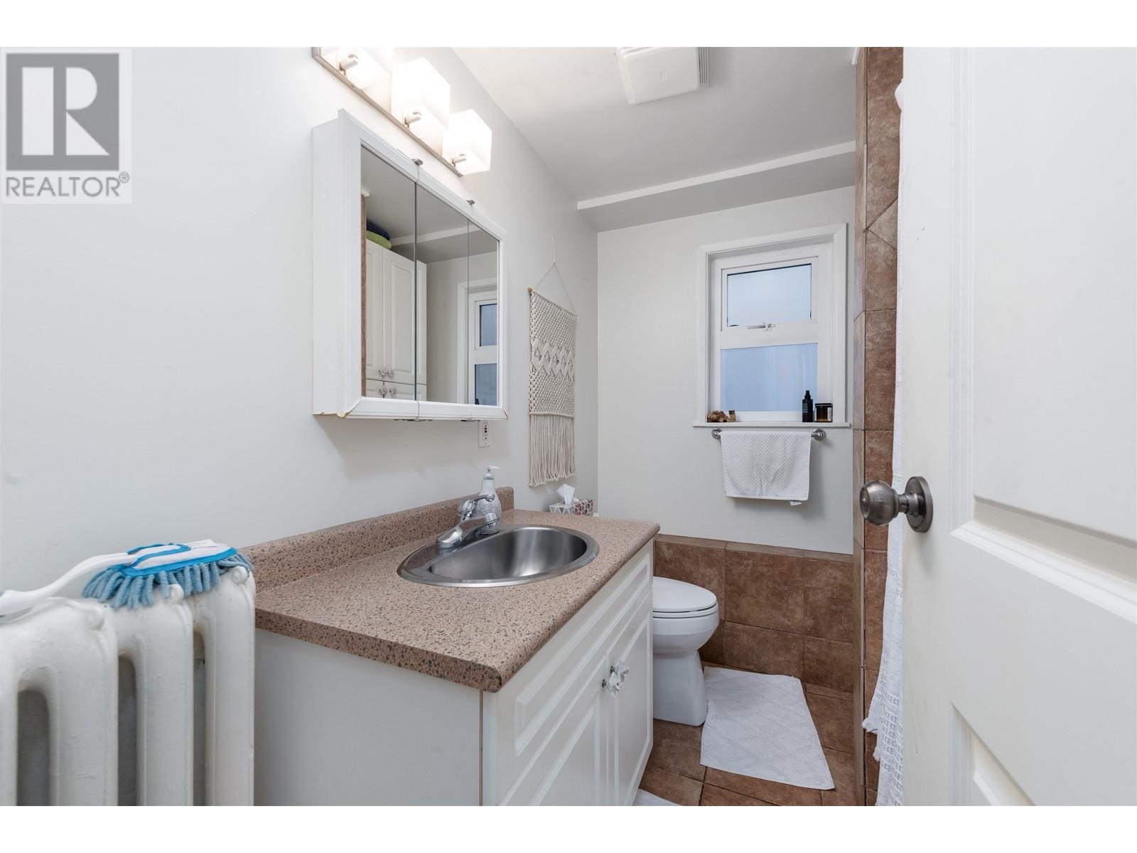 Listing Picture 16 of 23 : 2590 E GEORGIA STREET, Vancouver / 溫哥華 - 魯藝地產 Yvonne Lu Group - MLS Medallion Club Member