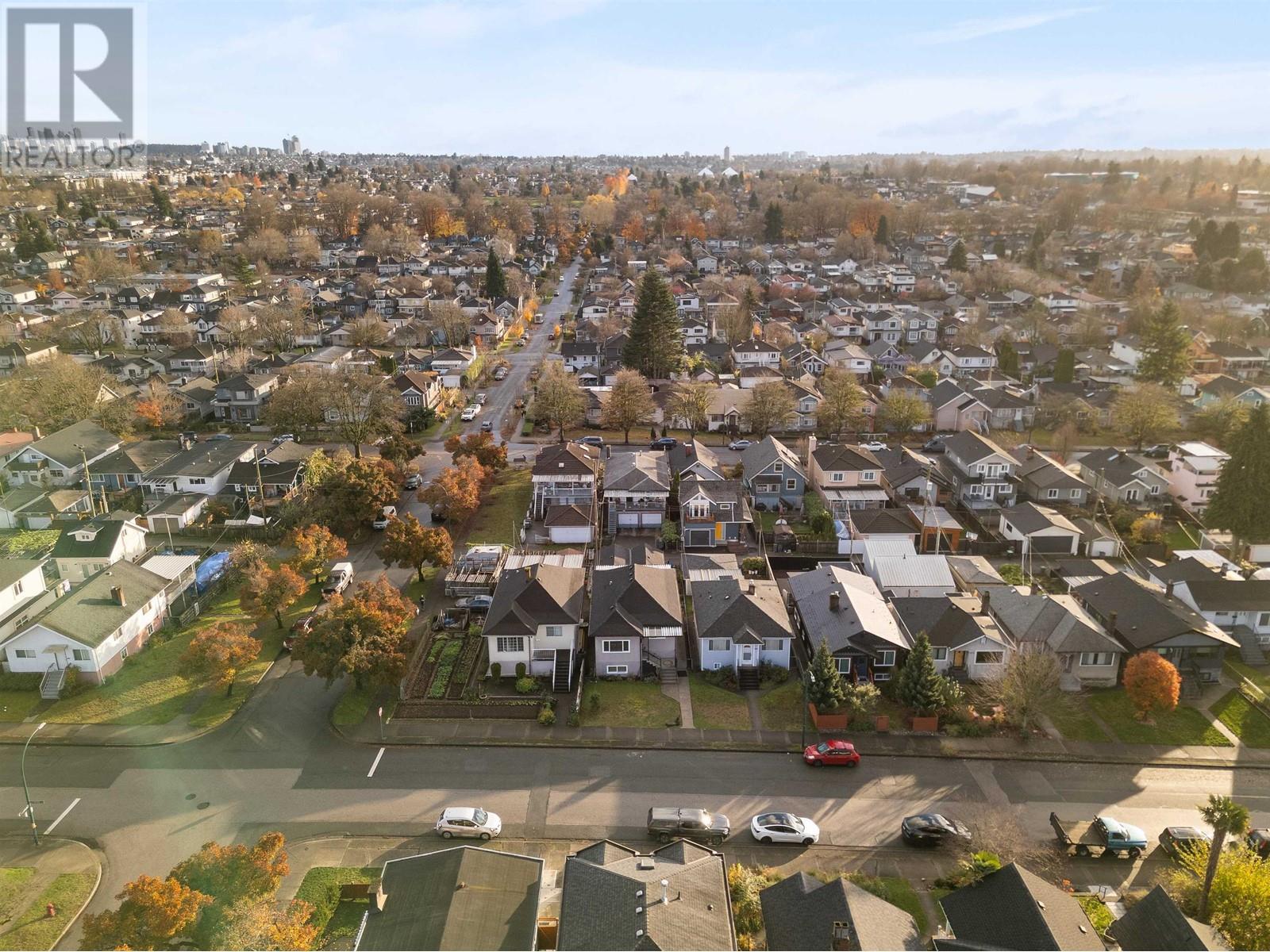 Listing Picture 21 of 23 : 2590 E GEORGIA STREET, Vancouver / 溫哥華 - 魯藝地產 Yvonne Lu Group - MLS Medallion Club Member