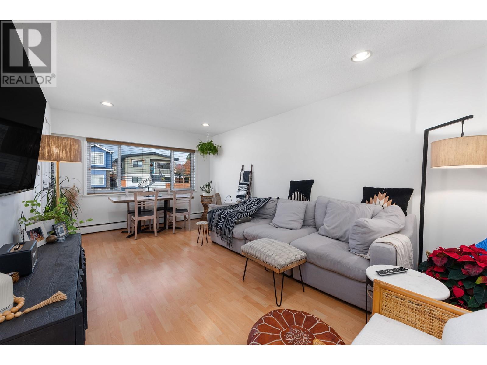 Listing Picture 3 of 23 : 2590 E GEORGIA STREET, Vancouver / 溫哥華 - 魯藝地產 Yvonne Lu Group - MLS Medallion Club Member