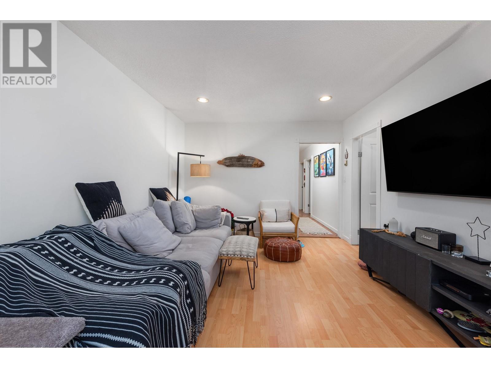 Listing Picture 4 of 23 : 2590 E GEORGIA STREET, Vancouver / 溫哥華 - 魯藝地產 Yvonne Lu Group - MLS Medallion Club Member