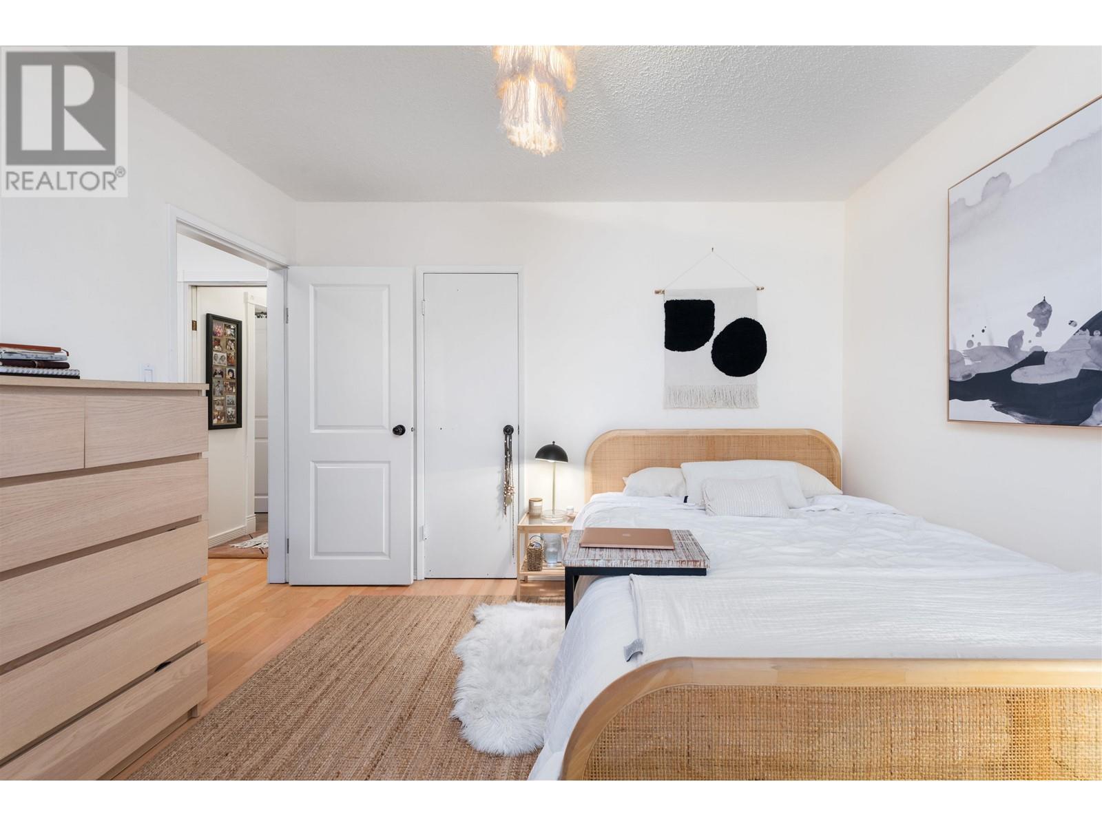 Listing Picture 6 of 23 : 2590 E GEORGIA STREET, Vancouver / 溫哥華 - 魯藝地產 Yvonne Lu Group - MLS Medallion Club Member