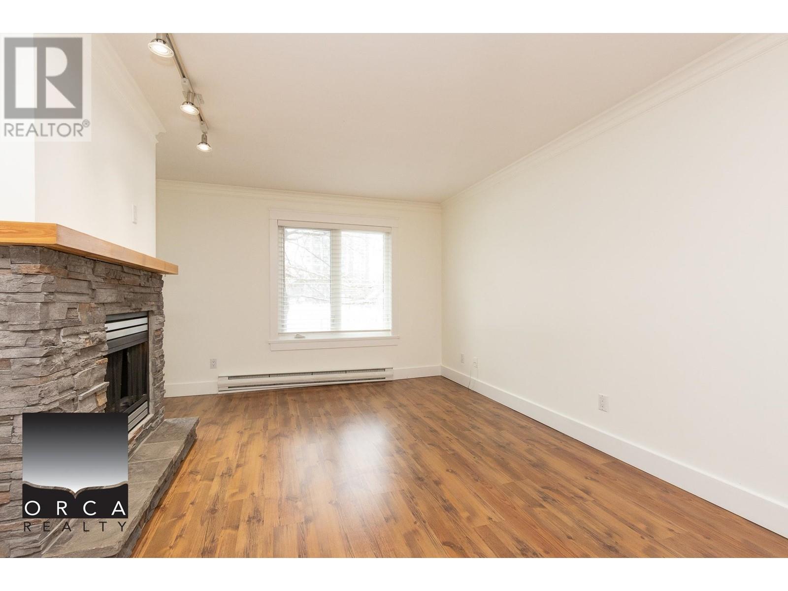 203 1523 Bowser Avenue, North Vancouver, British Columbia  V7P 2Y4 - Photo 2 - R2965627