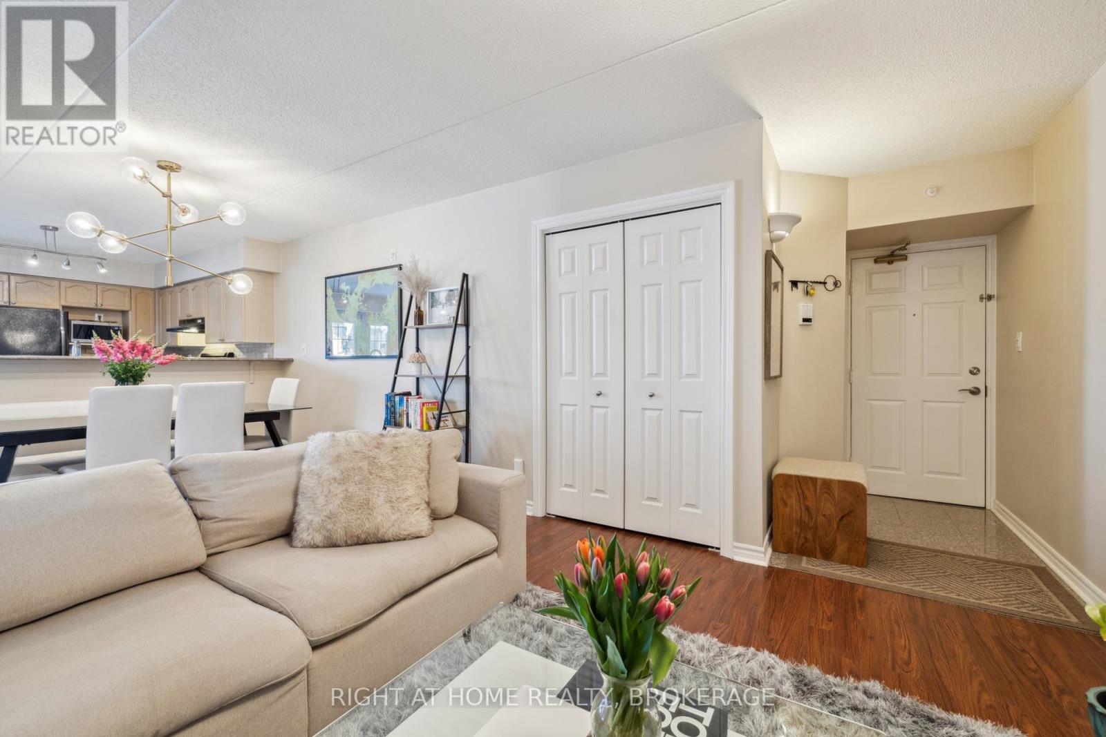 Property at 202 - 1460 BISHOPS GATE image 4