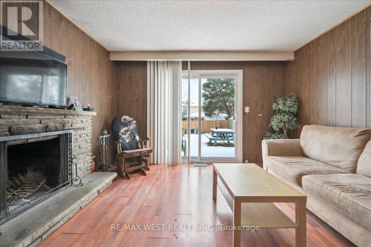 3346 Juanita Court, Mississauga, Ontario  L5A 3J6 - Photo 2 - W11962526