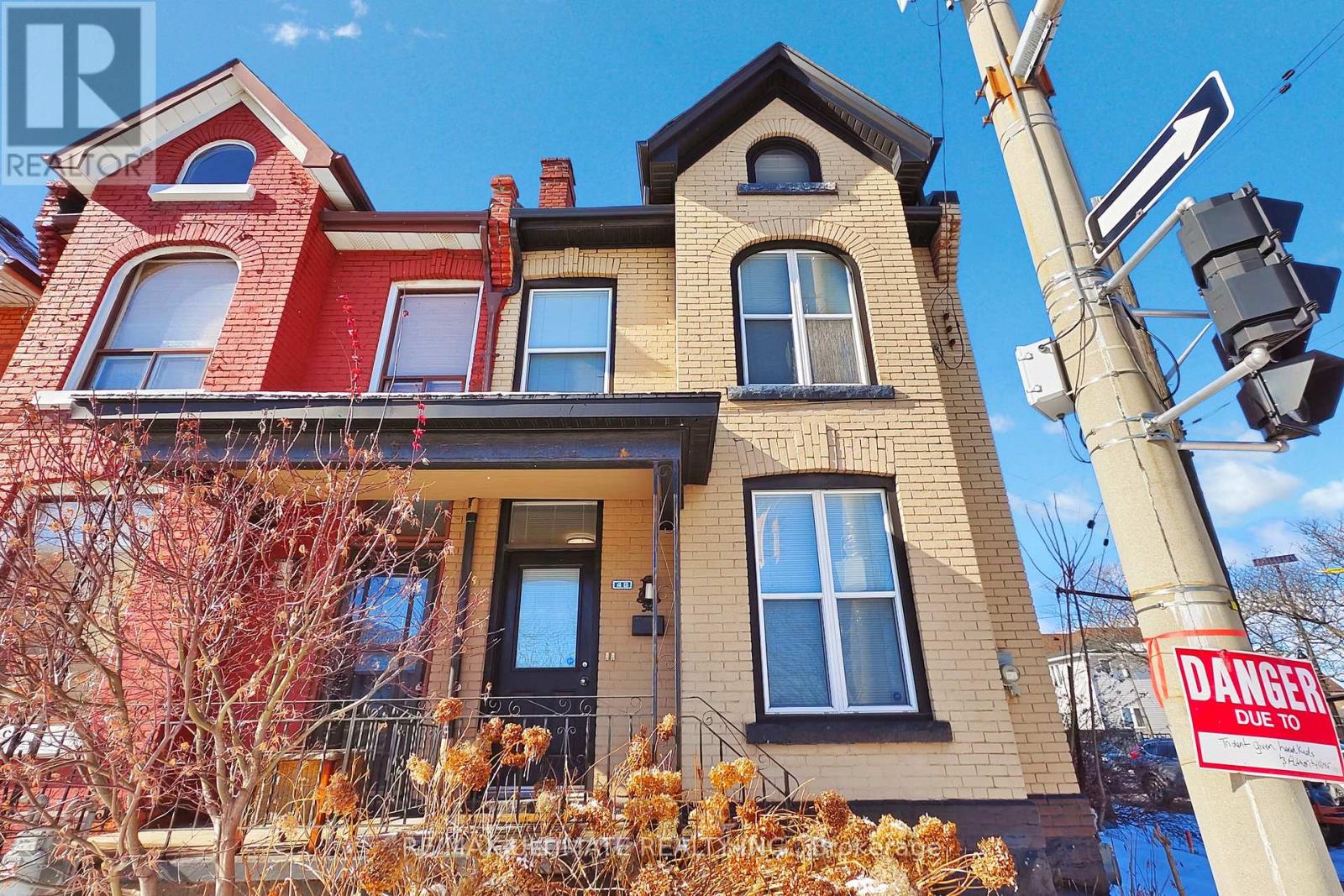 Property at 49 WENTWORTH STREET N image 1