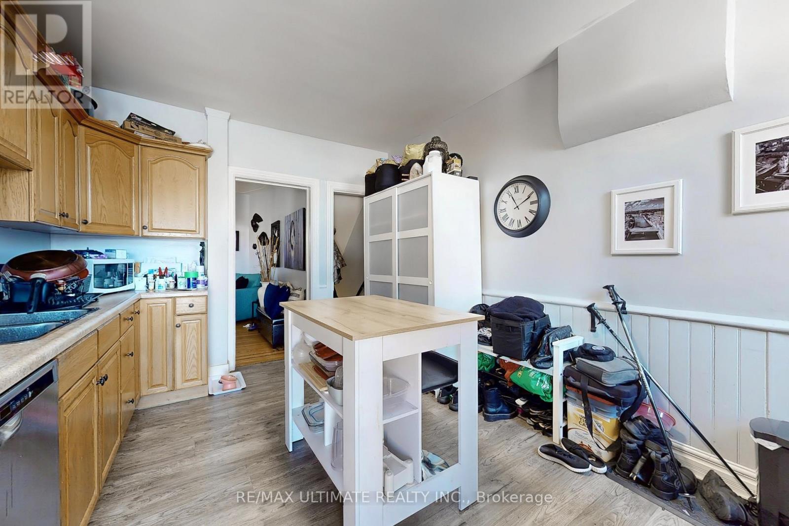 Property at 49 WENTWORTH STREET N image 4